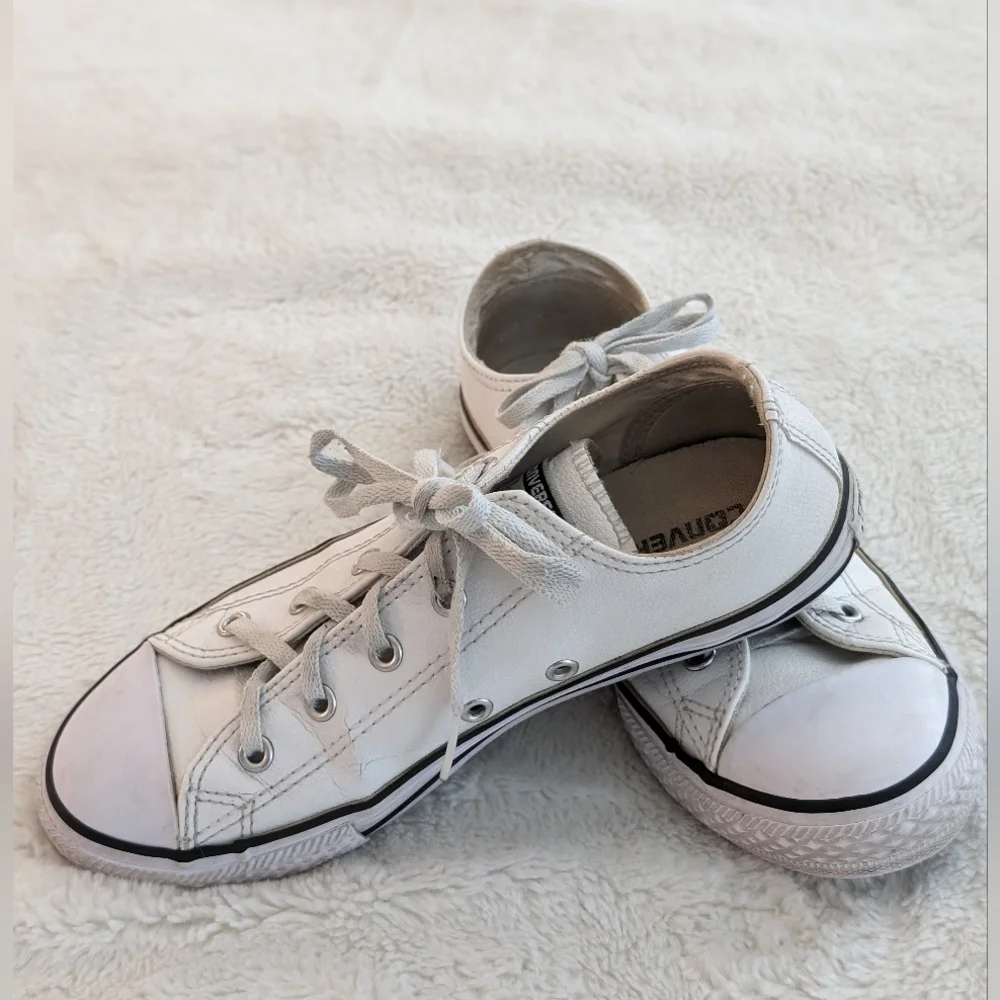 Great Condition: Converse Chuck Taylor All Star Leather Kids 3